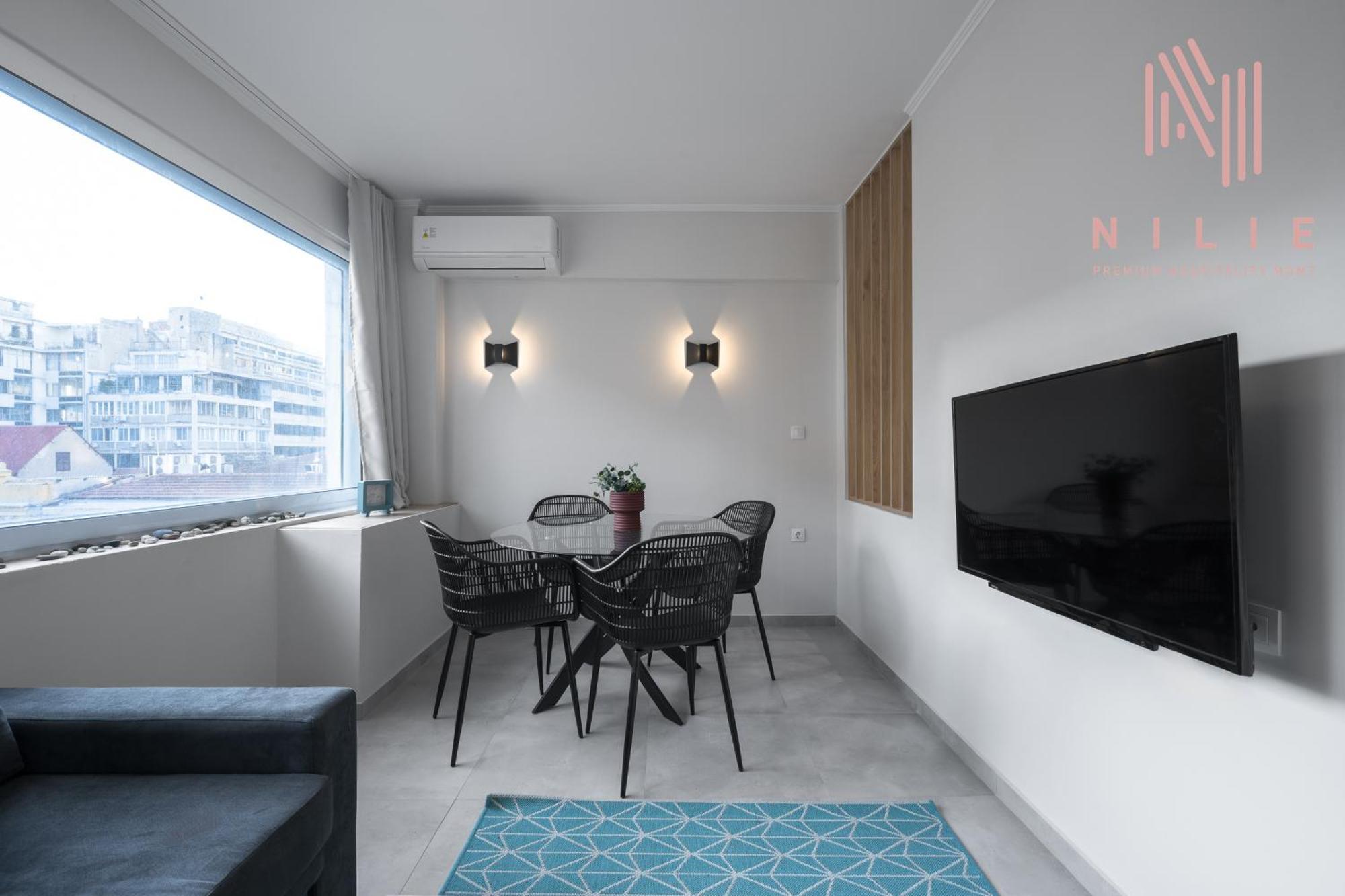 Next Door, Nilie Hospitality Mgmt Салоники